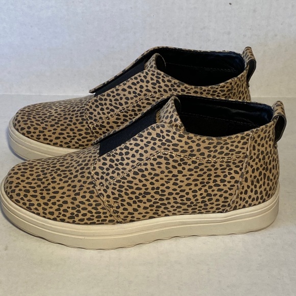 universal thread leopard sneakers